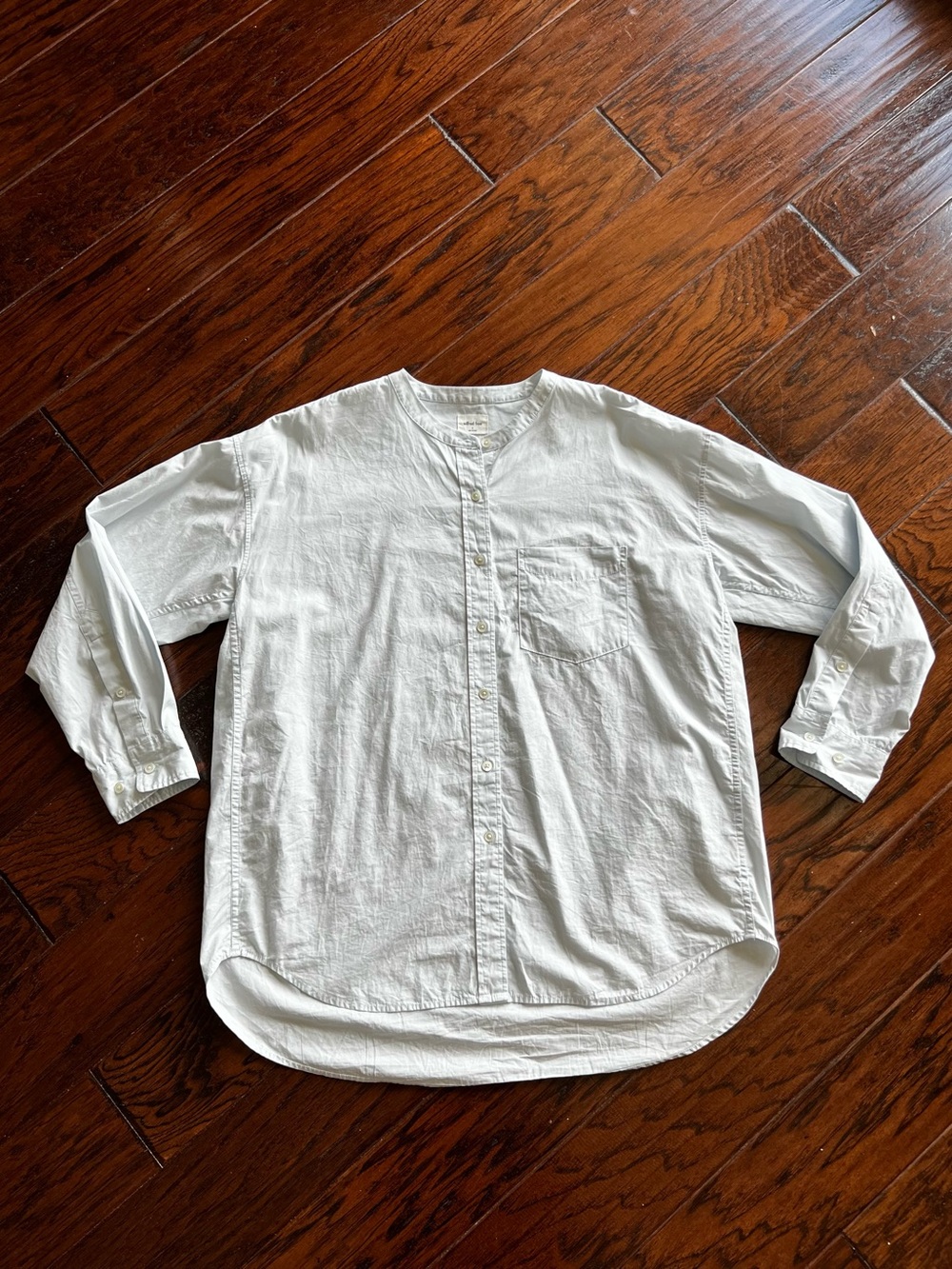 Aritzia women’s relaxed shirt